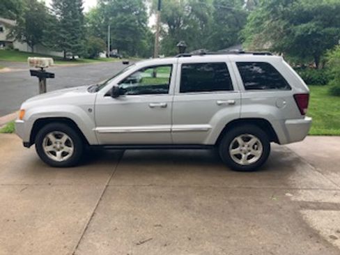 Used 2006 Jeep Grand Cherokee Limited w/ Trailer Tow Group IV AWD/4WD image 1