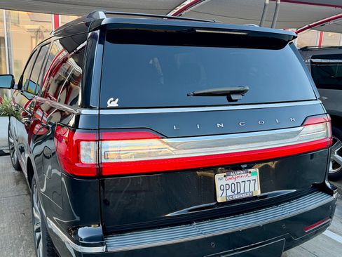 Used 2018 Lincoln Navigator Select w/ Technology Package RWD image 5