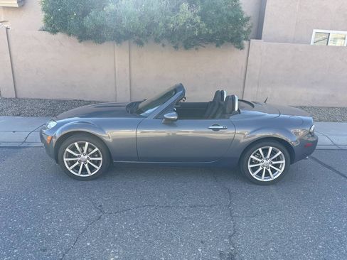 Used 2008 MAZDA MX-5 Miata Grand Touring w/ Premium Pkg image 4
