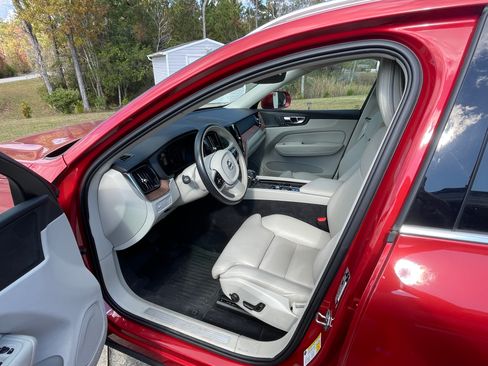 Used 2020 Volvo XC60 T5 Inscription w/ Protection Package Premier image 12