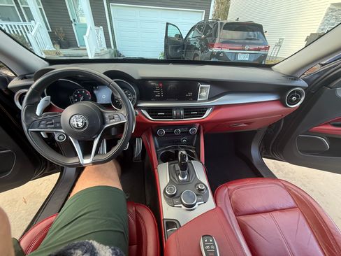 Used 2018 Alfa Romeo Stelvio Sport w/ Quick Order Package 22J Sport image 11