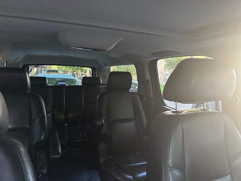 Used 2014 Chevrolet Suburban LTZ image 12