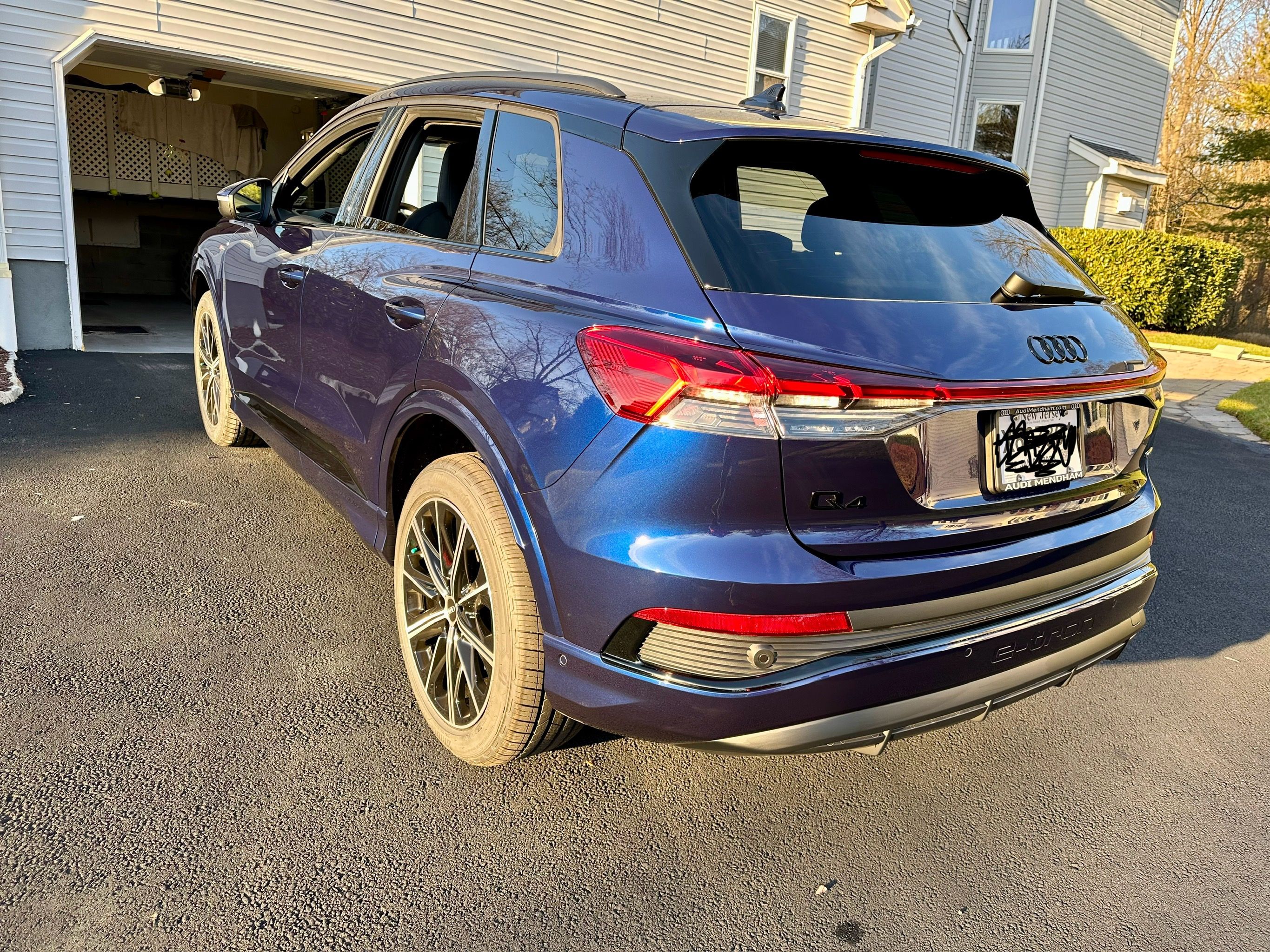 Used 2022 Audi Q4 e-tron Prestige AWD/4WD image 5