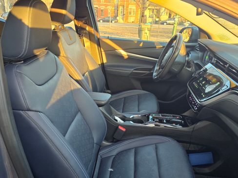 Used 2023 Chevrolet Bolt EUV LT w/ Convenience Package image 12