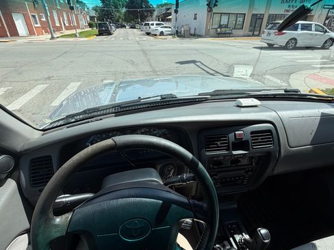 Used 2001 Toyota 4Runner SR5 AWD/4WD image 12