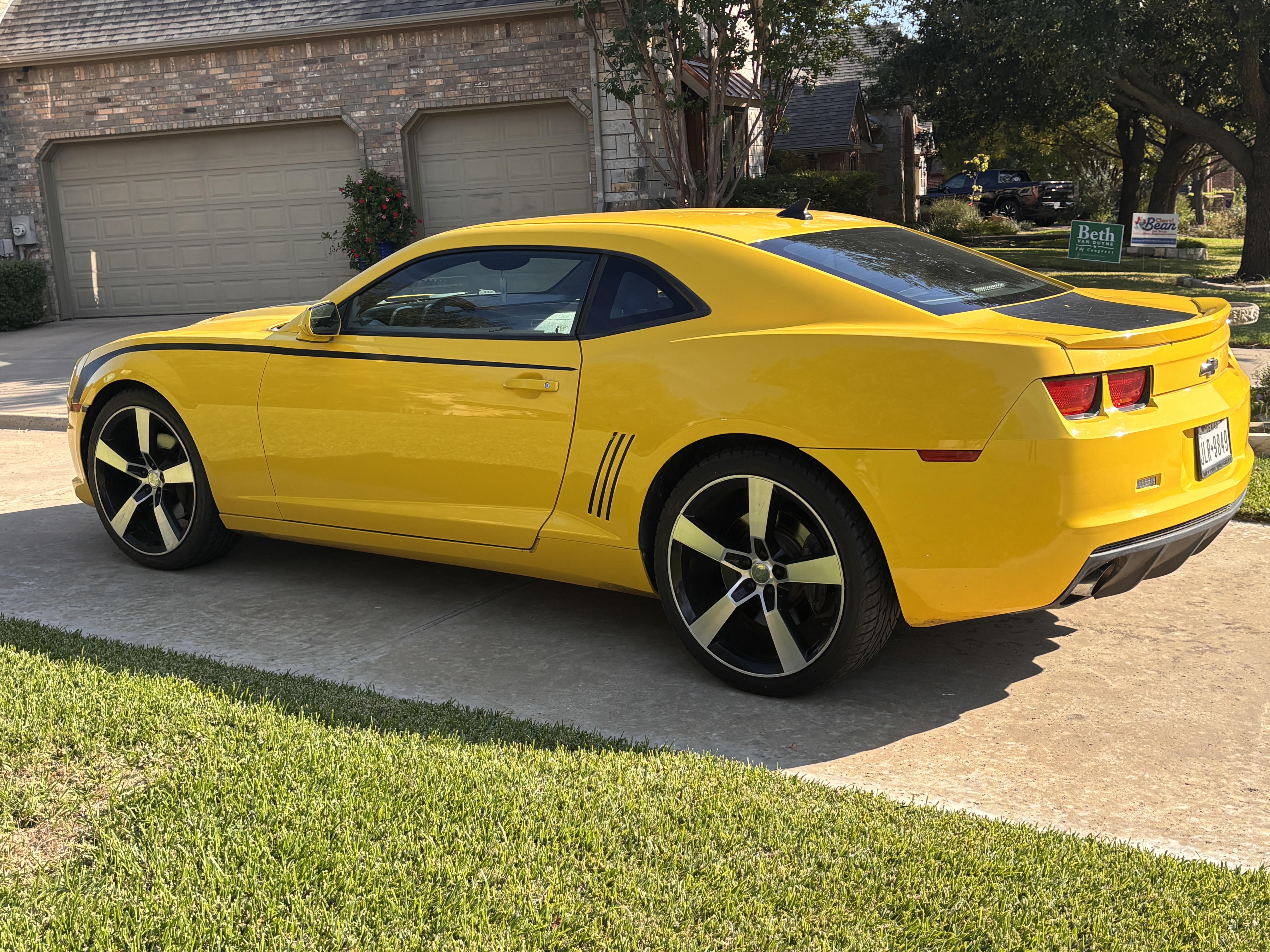 Used 2010 Chevrolet Camaro SS RWD image 3