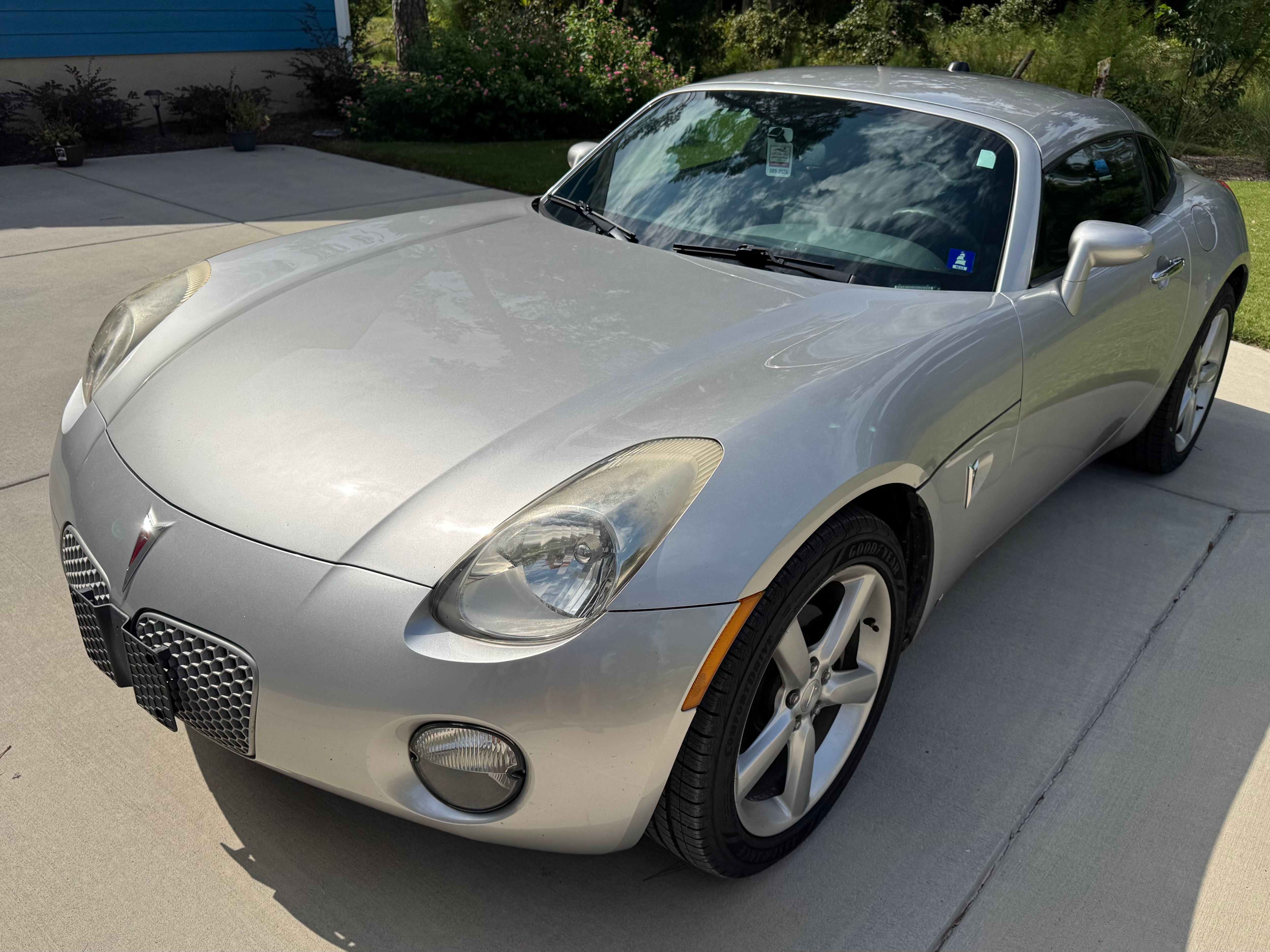 Used 2009 Pontiac Solstice Coupe RWD image 4