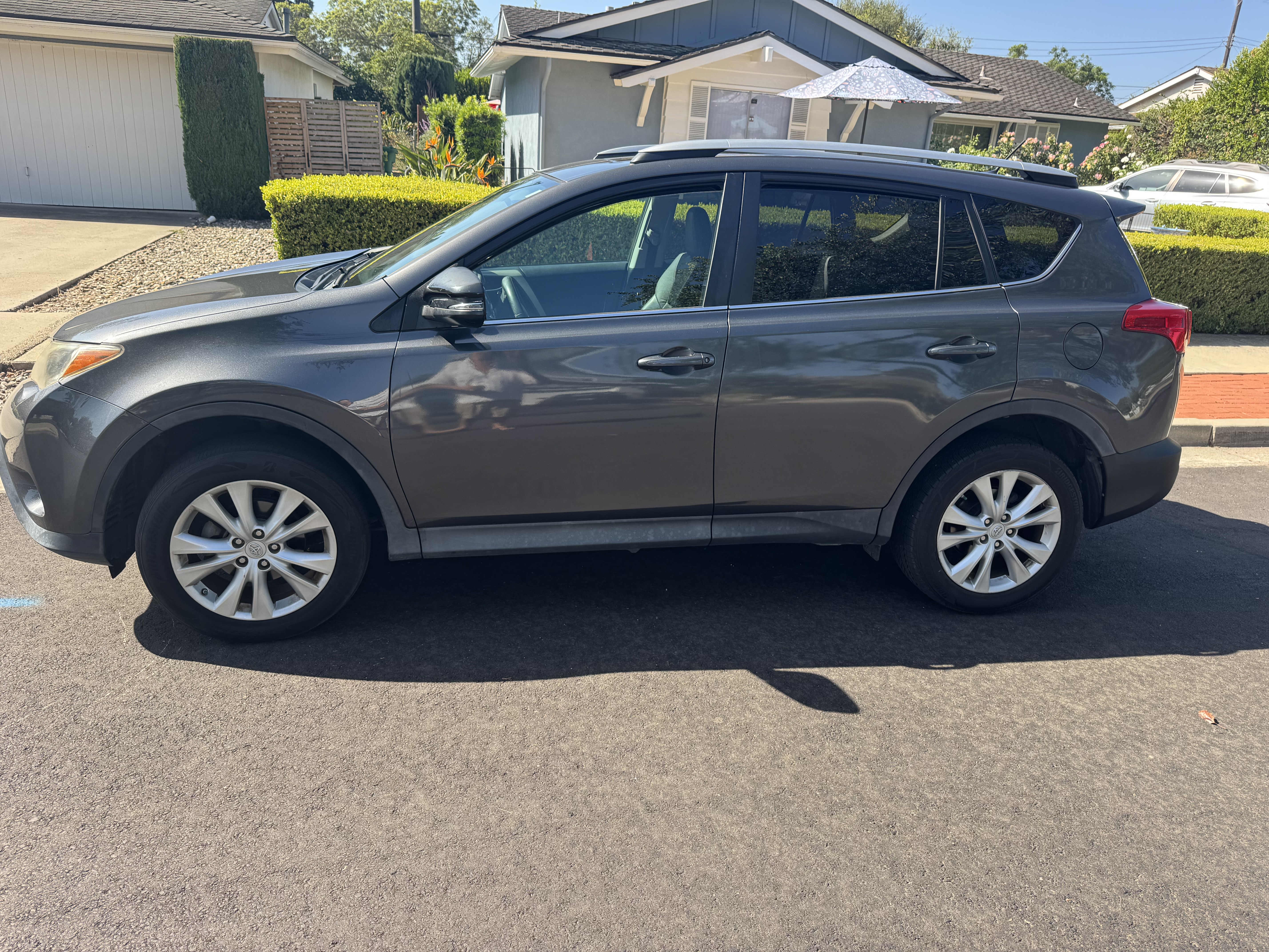 Used 2015 Toyota RAV4 Limited w/ Technology Package FWD image 4