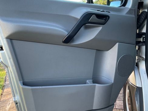 Used 2015 Mercedes-Benz Sprinter 2500 image 21