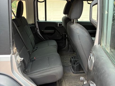 Used 2018 Jeep Wrangler Unlimited Sport AWD/4WD image 6