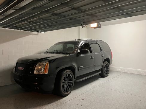 Used 2014 GMC Yukon SLE image 2