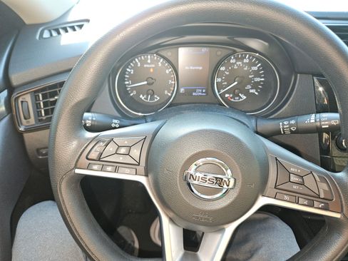 Used 2018 Nissan Rogue S image 2