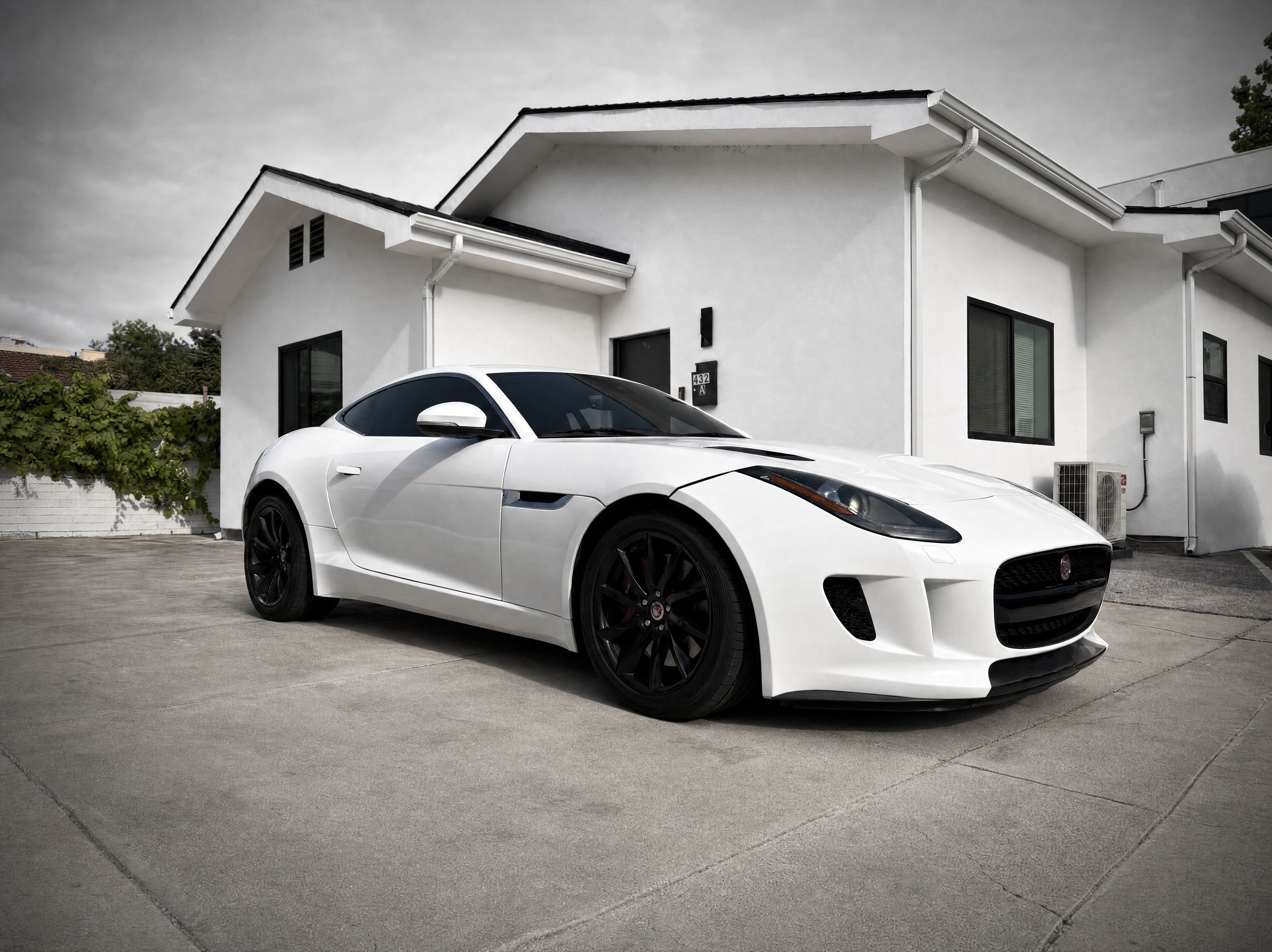 Used 2017 Jaguar F-TYPE Coupe RWD image 1