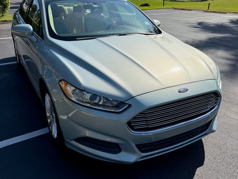 Used 2014 Ford Fusion SE image 4