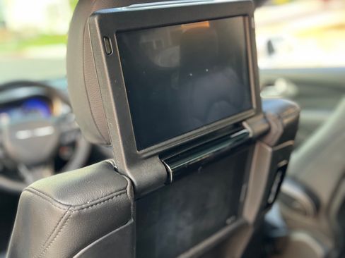 Used 2021 Chrysler Pacifica Touring-L w/ Uconnect Theater Family Group FWD image 20