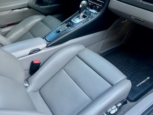 Used 2015 Porsche 911 4 Coupe image 8