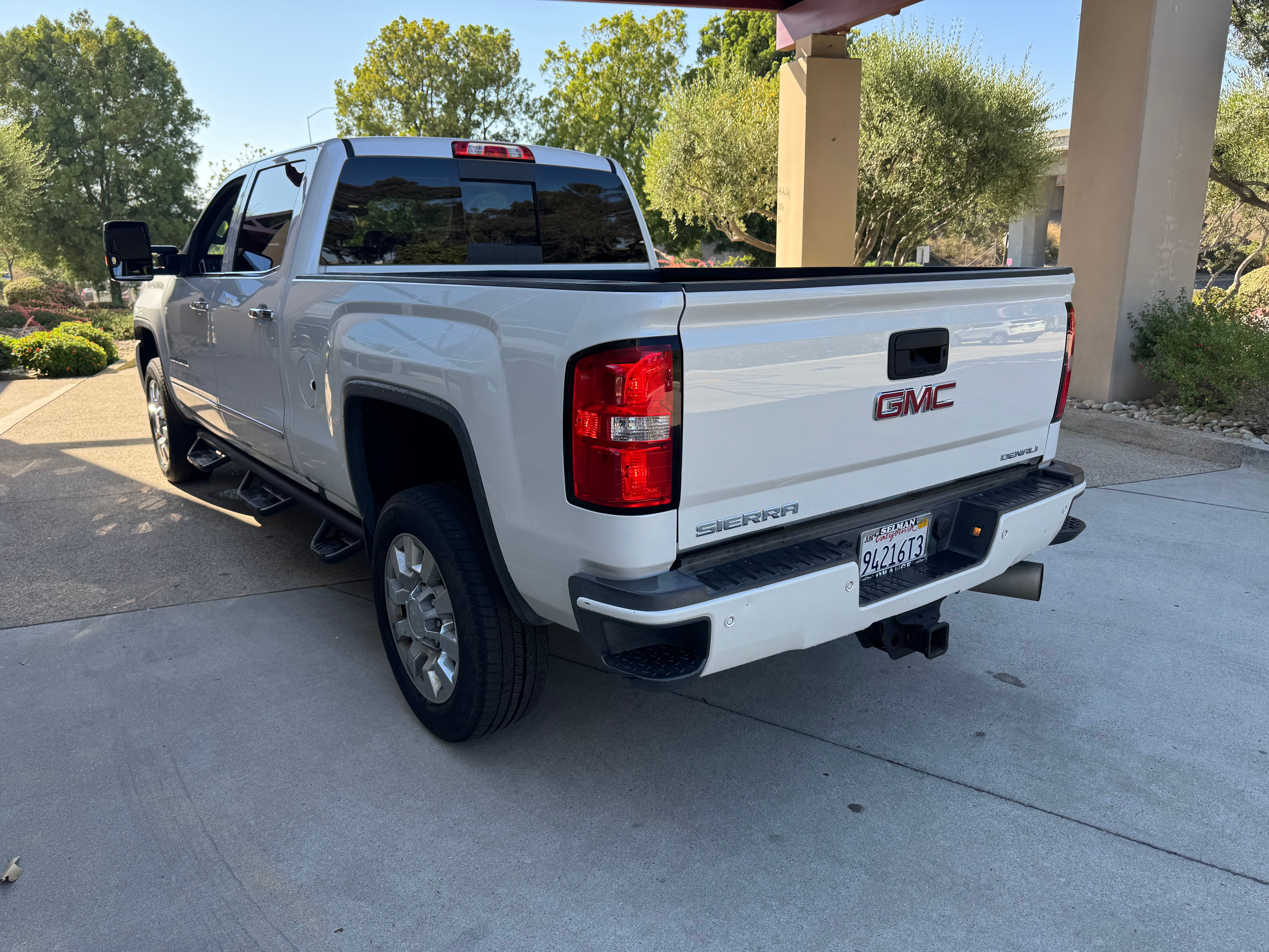 Used 2019 GMC Sierra 2500 Denali w/ Duramax Plus Package AWD/4WD image 4