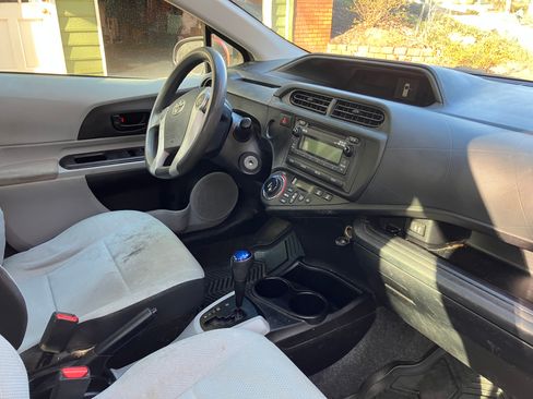 Used 2014 Toyota Prius C One image 11