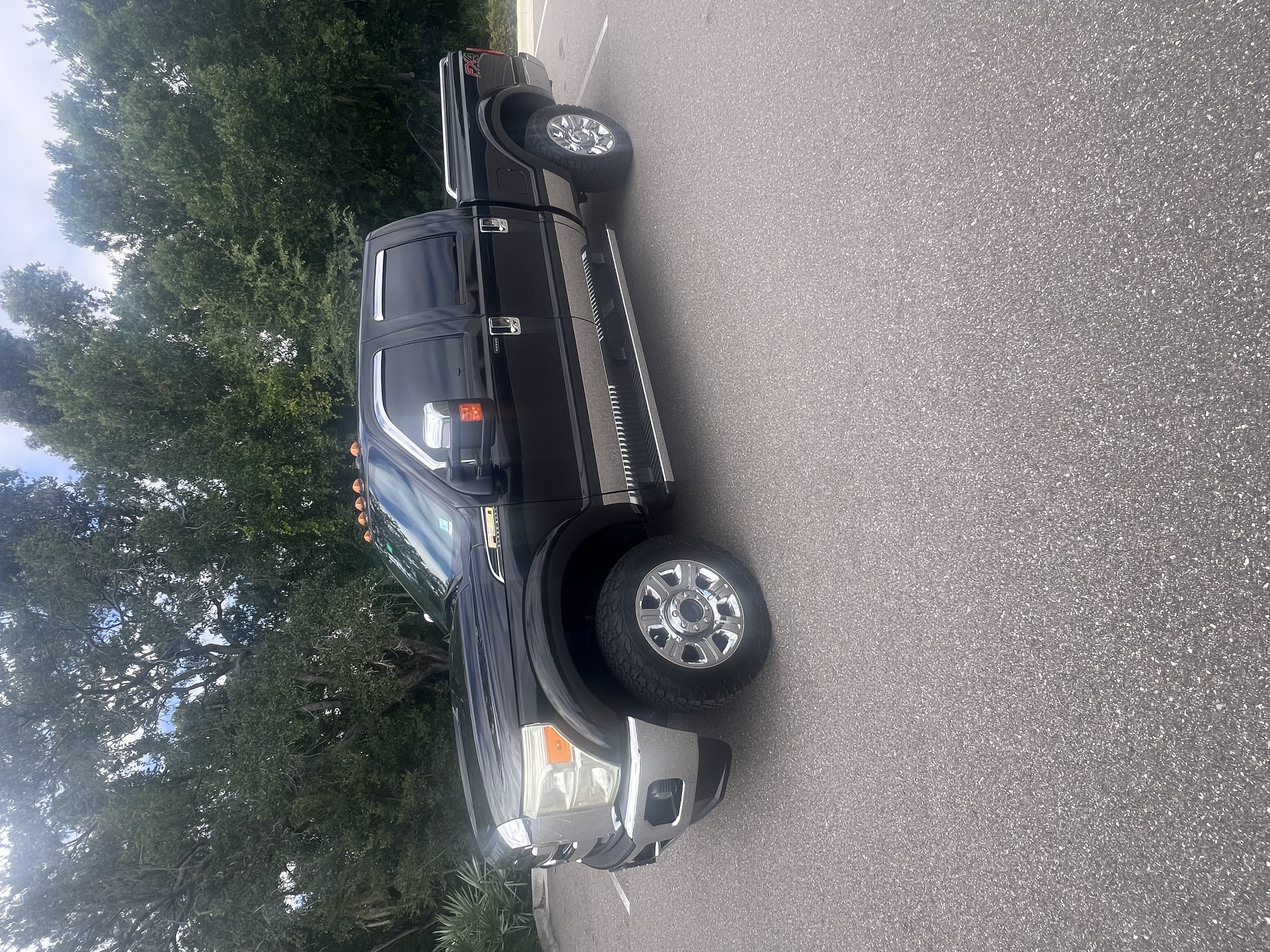 Used 2015 Ford F250 Lariat w/ Lariat Ultimate Package AWD/4WD image 1