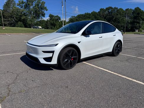 Used 2026 Tesla Model Y Performance AWD/4WD image 5