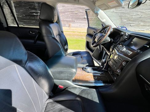 Used 2014 INFINITI QX80 4WD w/ Deluxe Touring Package image 12