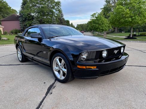 Used 2006 Ford Mustang GT RWD image 10
