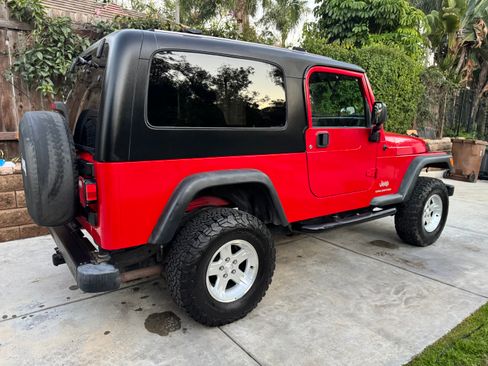 Used 2006 Jeep Wrangler Unlimited w/ Premium Audio Group image 4