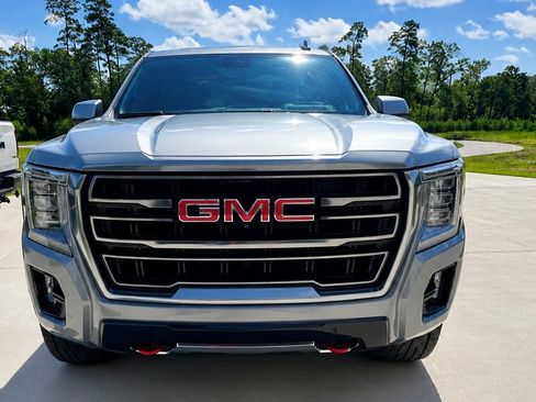 Used 2024 GMC Yukon AT4 w/ AT4 Premium Package AWD/4WD image 4
