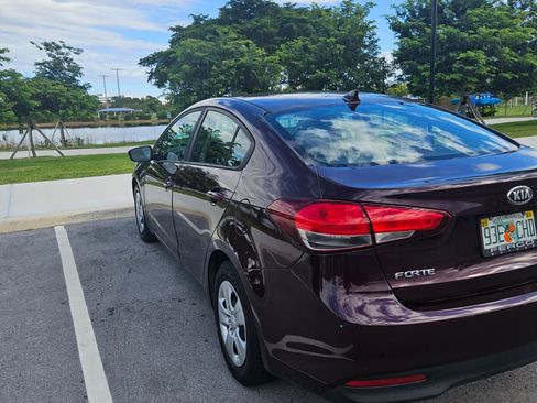 Used 2017 Kia Forte LX w/ LX Popular Package FWD image 5