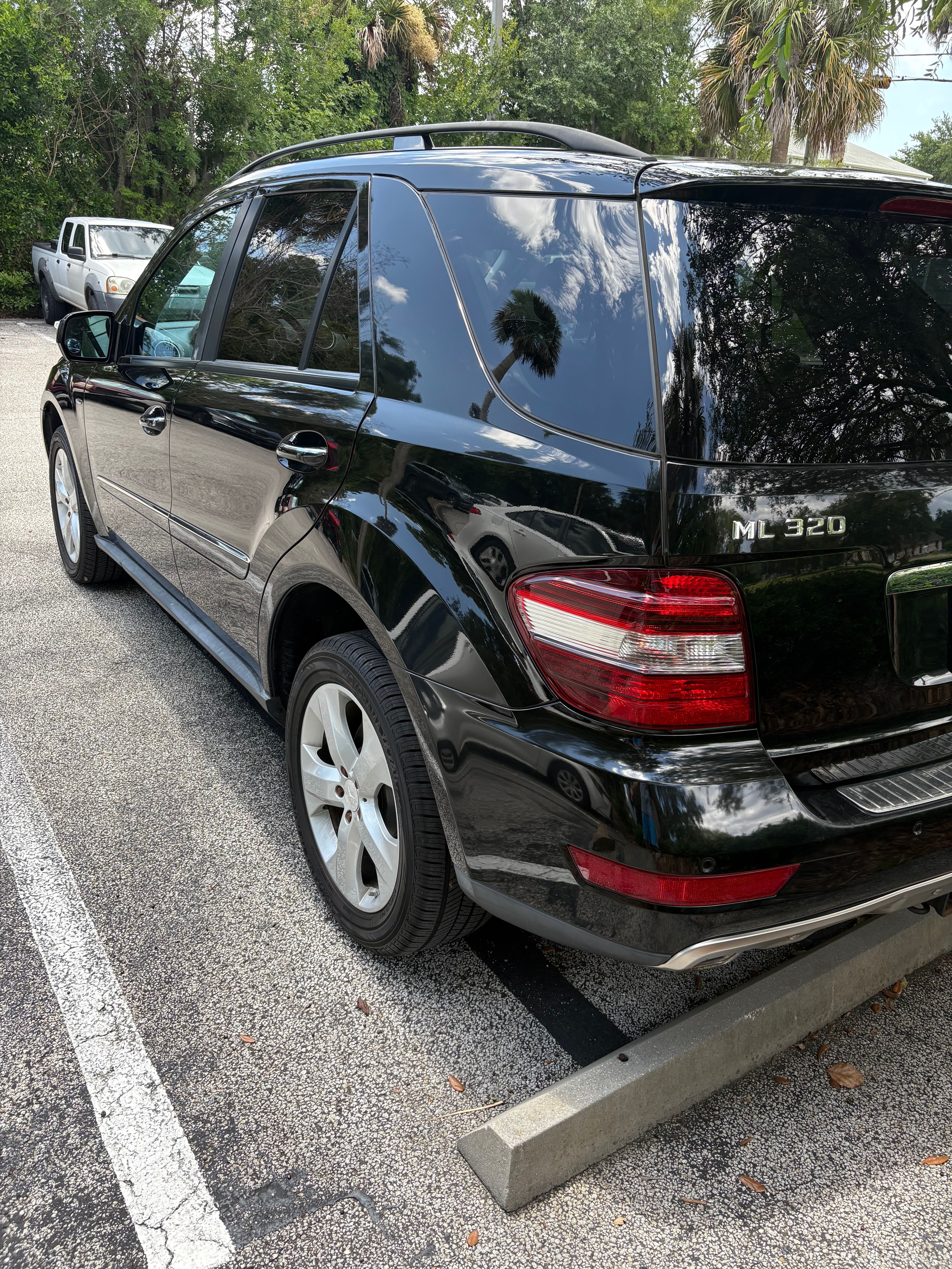 Used 2009 Mercedes-Benz ML 320 BlueTEC 4MATIC image 4