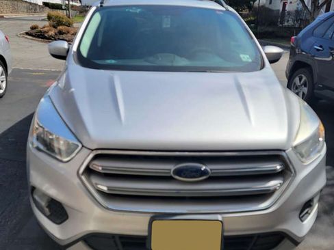 Used 2018 Ford Escape SE image 1