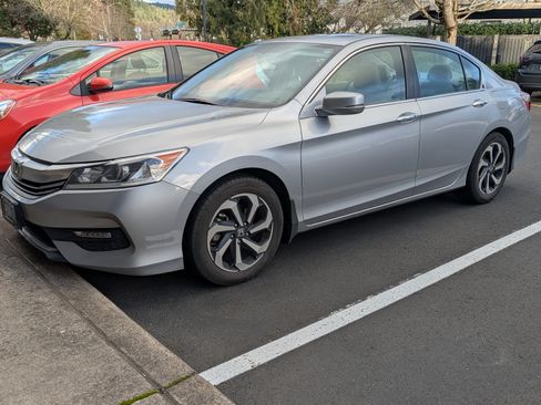 Used 2017 Honda Accord EX-L image 9
