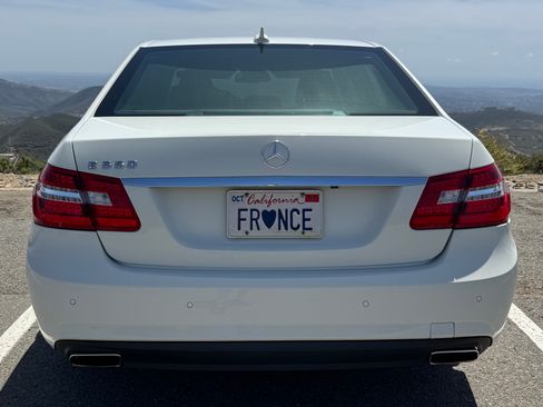 Used 2011 Mercedes-Benz E 550 Sedan image 4