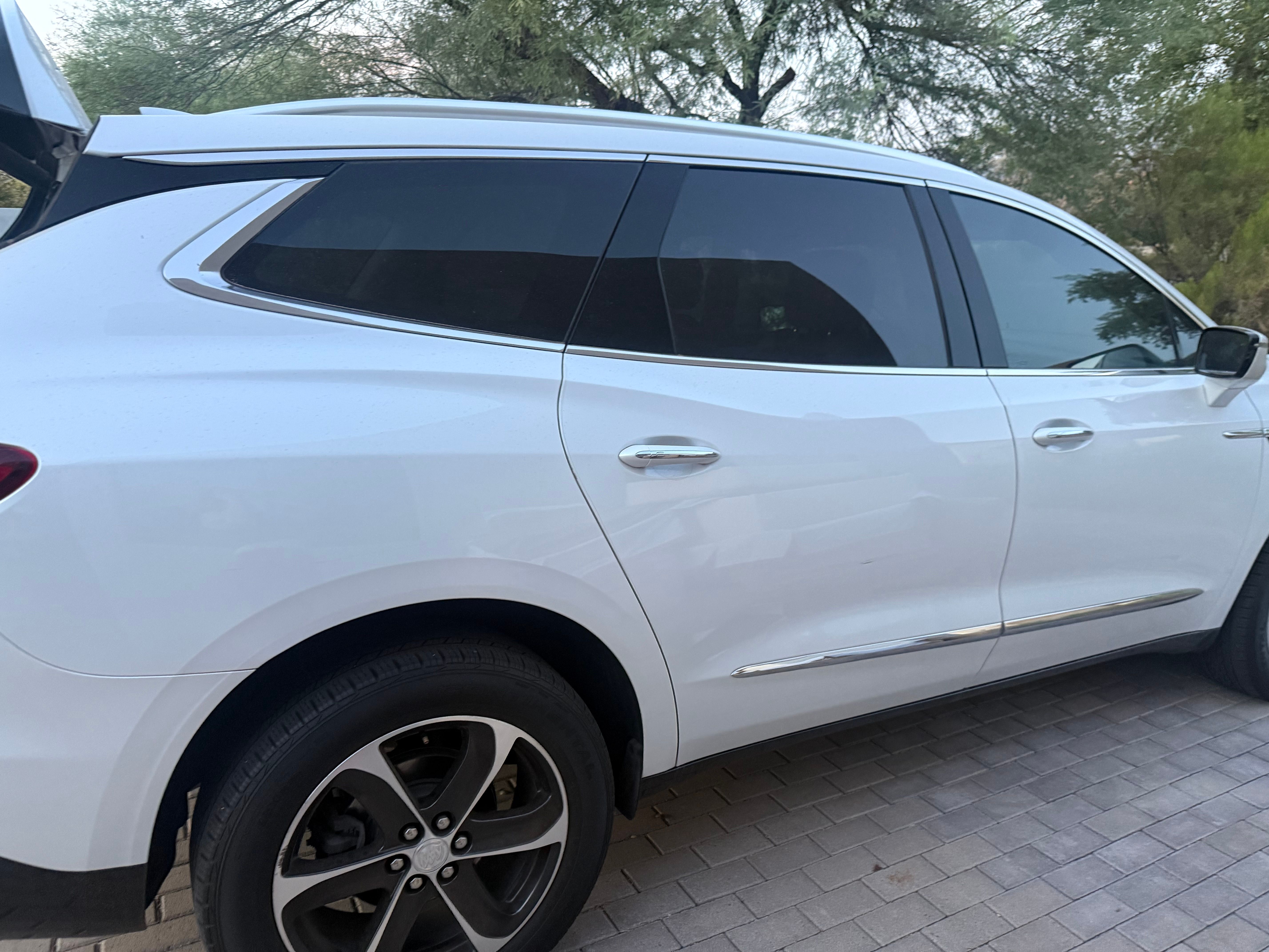 Used 2021 Buick Enclave Essence w/ Sport Touring Edition FWD image 4