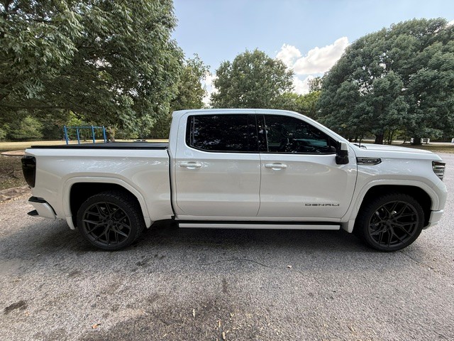 Used 2023 GMC Sierra 1500 Denali Ultimate AWD/4WD image 4