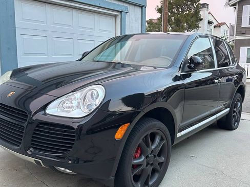 Used 2005 Porsche Cayenne Turbo image 4