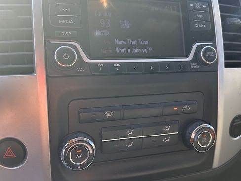 Used 2015 Nissan Frontier SV image 8