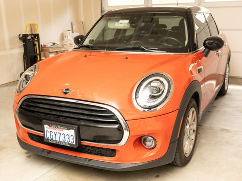 Used 2021 MINI Cooper 4-Door Hardtop w/ Storage Package FWD image 10