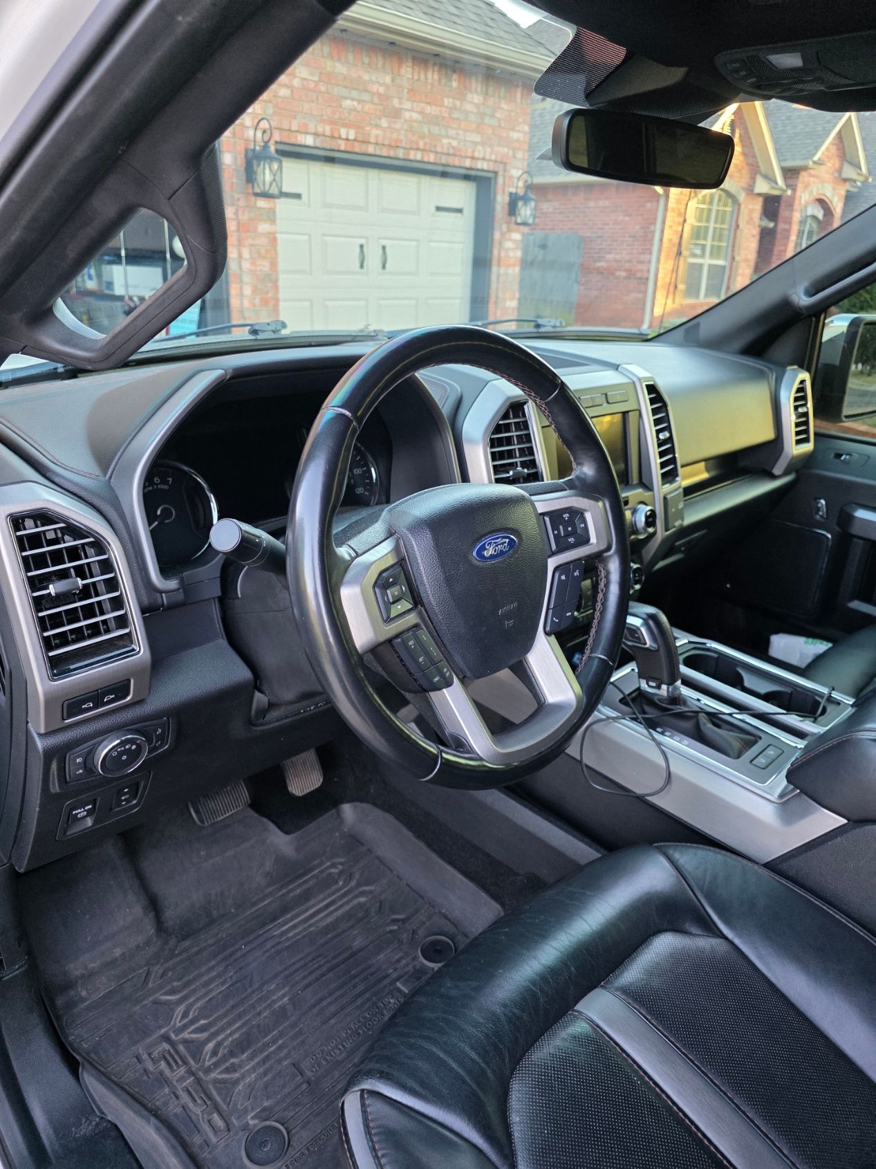 Used 2019 Ford F150 Platinum w/ Equipment Group 701A Luxury AWD/4WD image 9