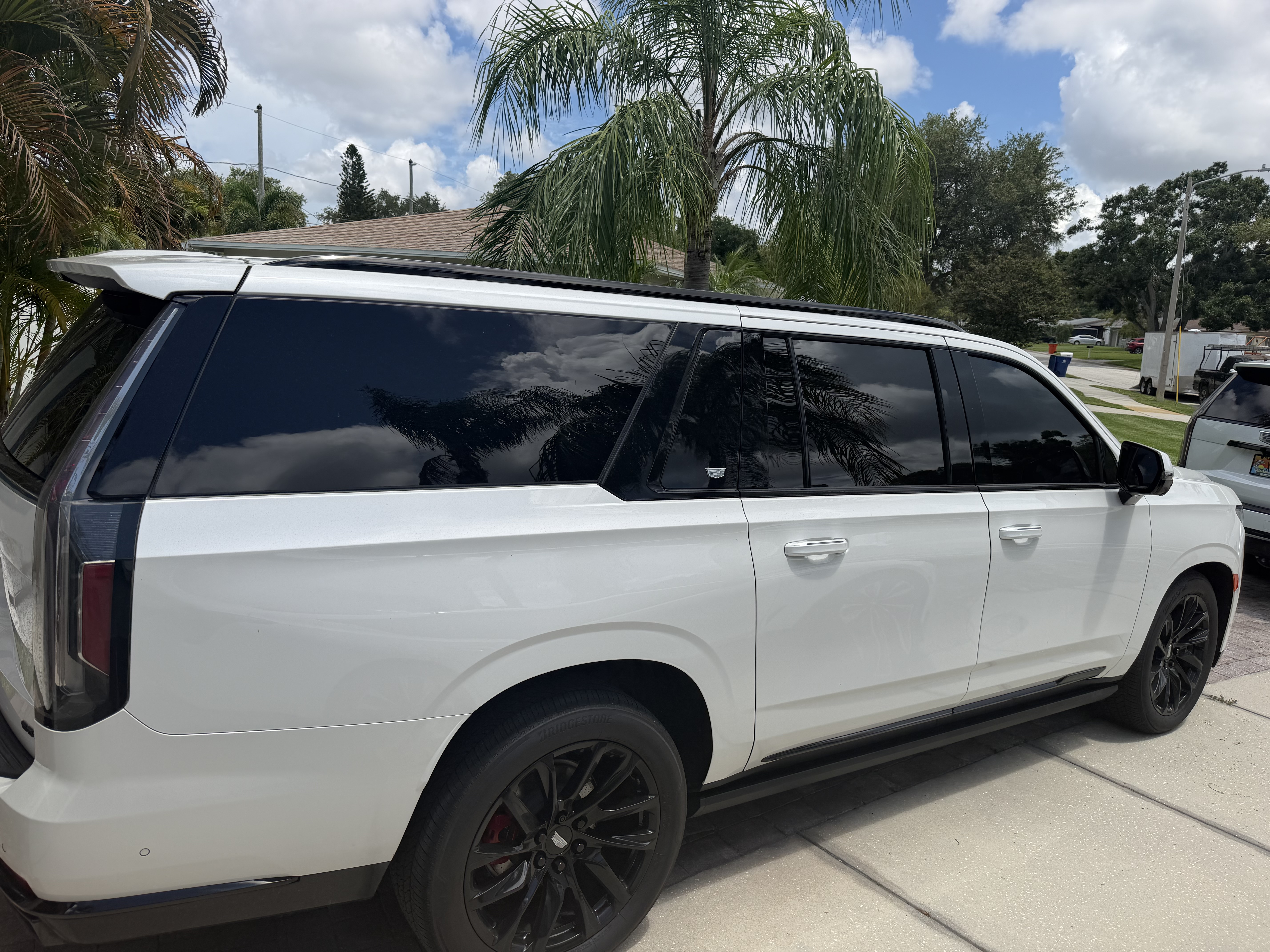 Used 2022 Cadillac Escalade ESV Sport Platinum w/ Heavy-Duty Trailer Package AWD/4WD image 4