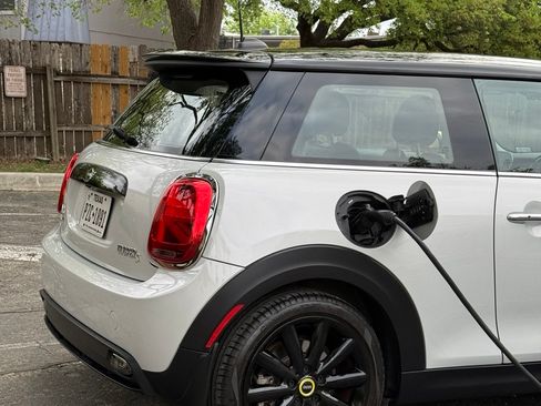 Used 2022 MINI Cooper SE image 17