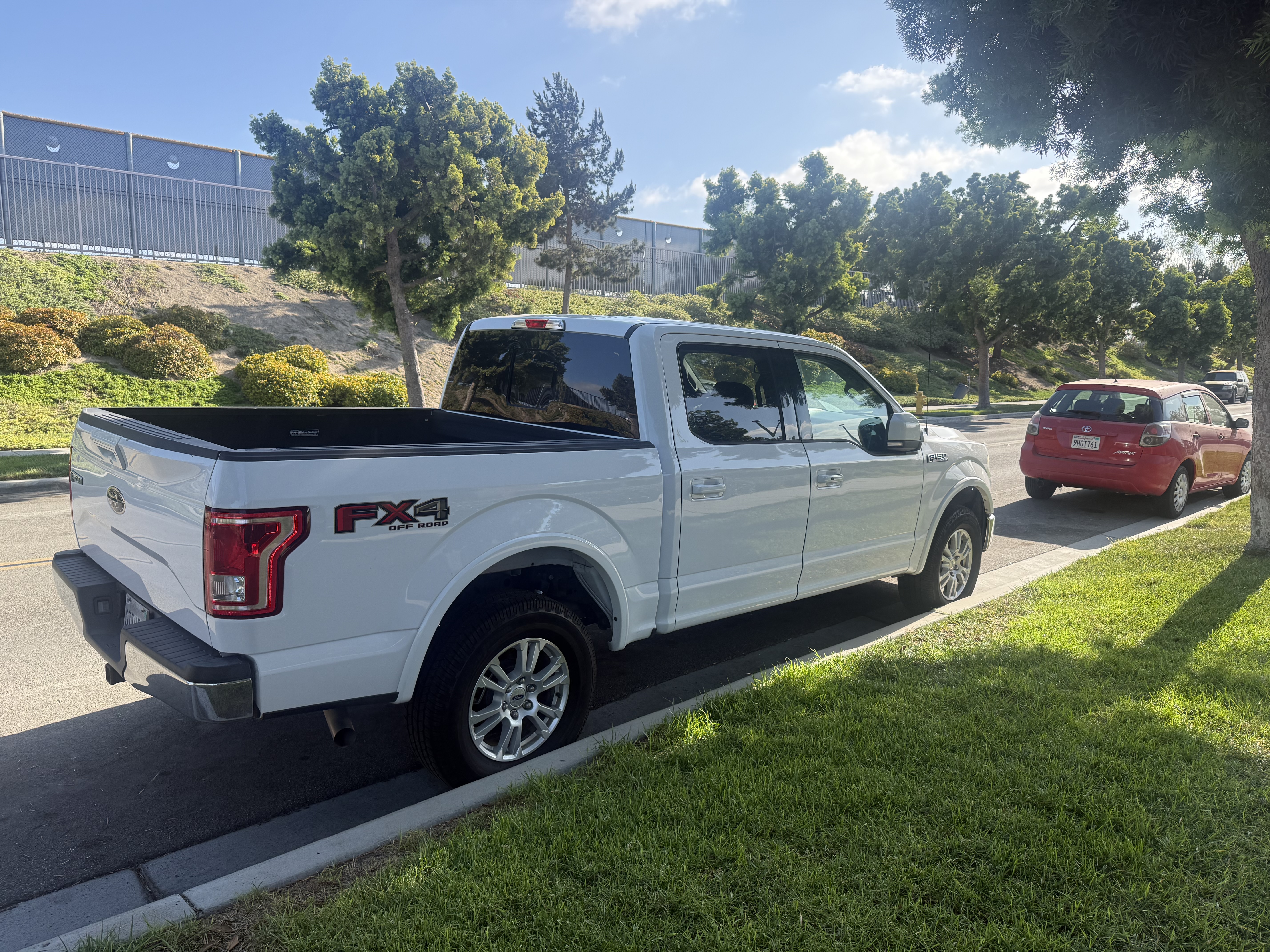 Used 2017 Ford F150 Lariat w/ FX4 Off-Road Package AWD/4WD image 4
