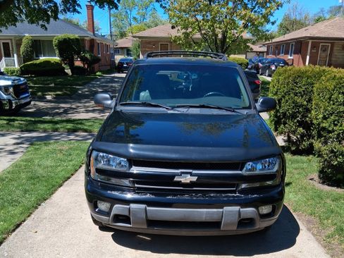 Used 2002 Chevrolet TrailBlazer LTZ AWD/4WD image 2