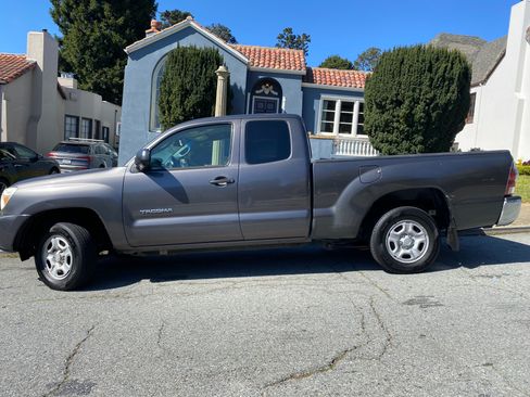 Used 2012 Toyota Tacoma 2WD Access Cab w/ SR5 Pkg image 2