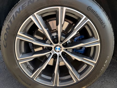 Used 2020 BMW X5 M50i image 10