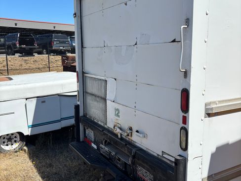Used 2008 Ford E-350 and Econoline 350 Super Duty RWD image 4