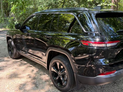 Used 2026 Jeep Grand Cherokee Limited w/ Limited Altitude Package AWD/4WD image 9