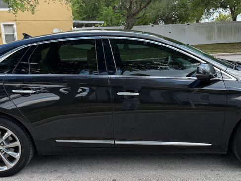 Used 2013 Cadillac XTS Premium image 2