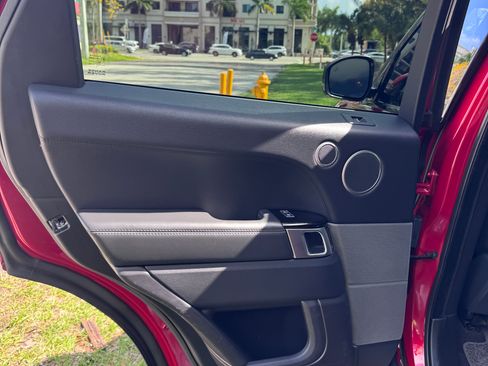 Used 2016 Land Rover Range Rover Sport HSE image 14