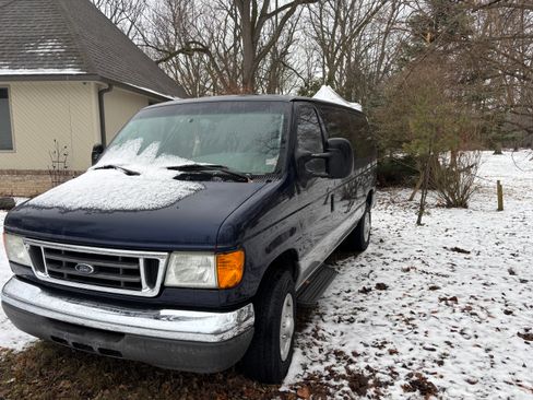 Used 2005 Ford E-350 and Econoline 350 XL image 1
